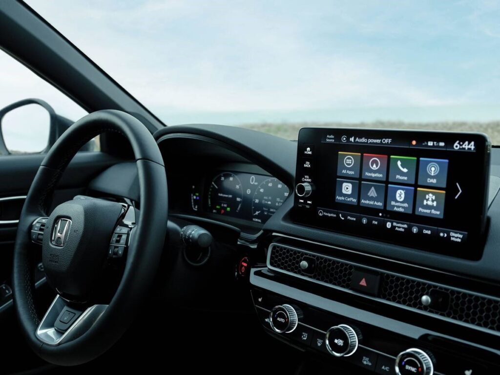 DYNAMIC EXTERIOR UPGRADE HEADLINES REFRESHED HONDA CIVIC e:HEV